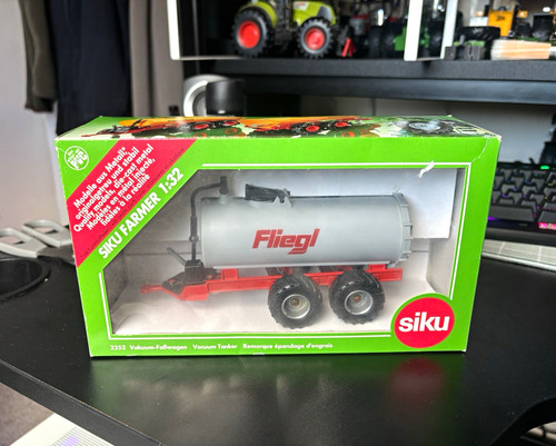 Siku farmer fliegl vacuum - siku,